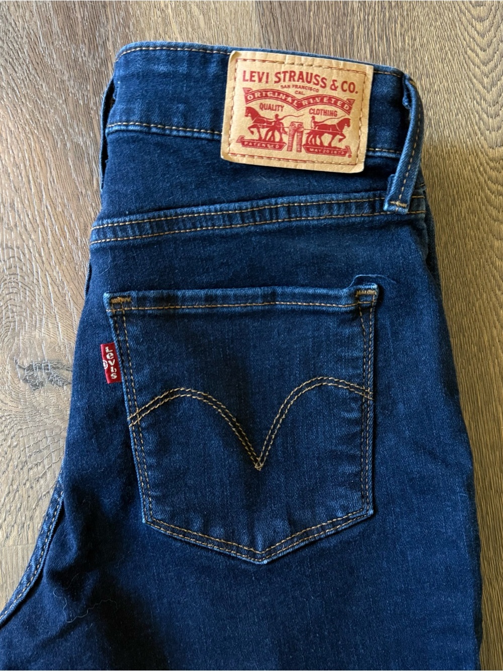 Levi's Women's Skinny Jeans in Dark Blue Denim